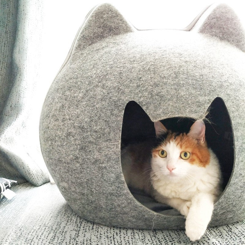Casa para gatos cerrada con cama