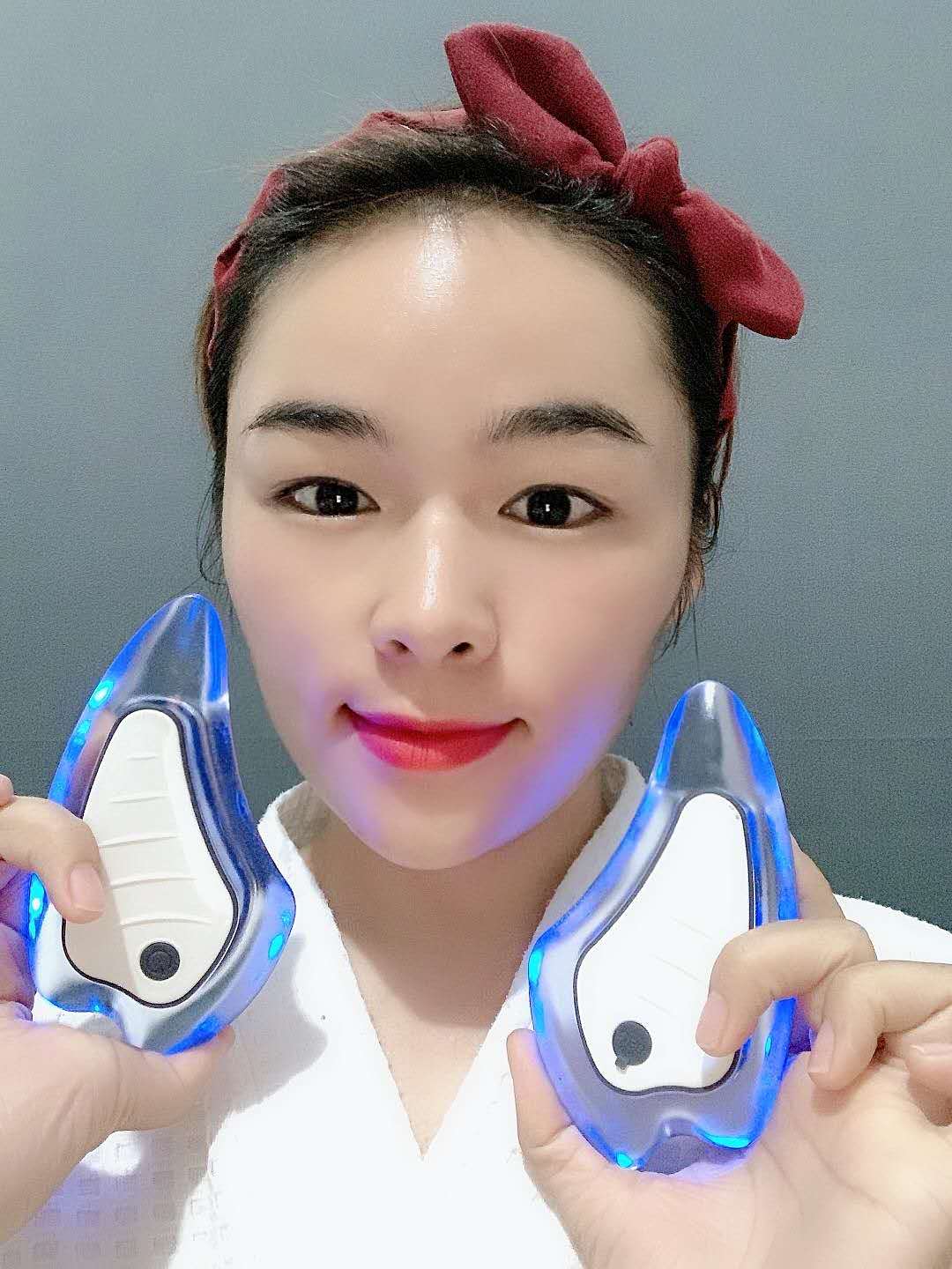 Masajeador Facial vibratorio calentado, tablero eléctrico Gua Sha, terapia de luz roja y azul, belleza de Color, estiramiento Facial, adelgazamiento