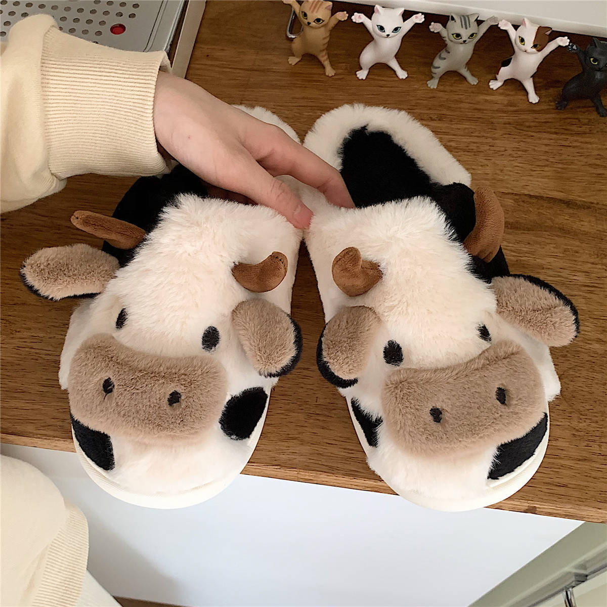 Pantuflas de diseño de vaca, pantuflas cálidas suaves y esponjosas para invierno