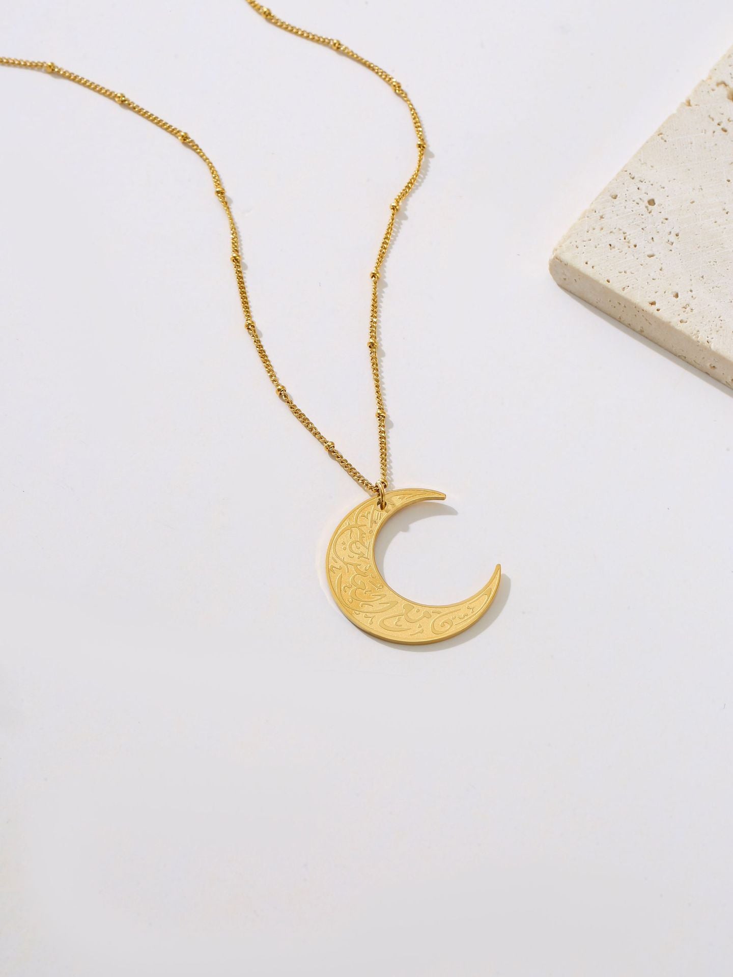 Hermoso Collar de oro 18 K con dije de luna, con símbolos árabes a elección