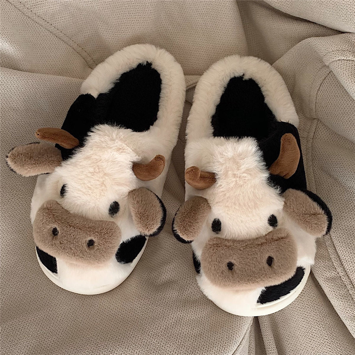 Pantuflas de diseño de vaca, pantuflas cálidas suaves y esponjosas para invierno