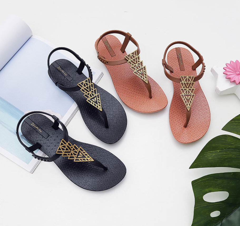 Sandalias de playa; chatitas de playa para mujer, sandalias de suela livianas y cómodas al andar.