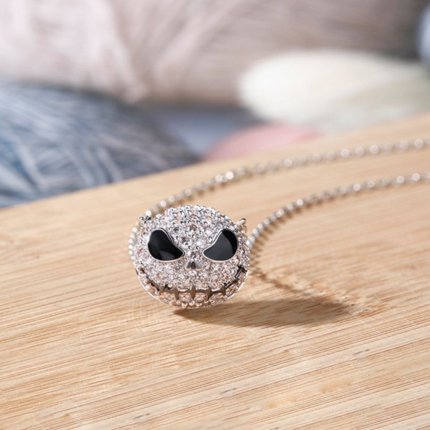 Pendientes plateados de moda con personalidad de calavera de Halloween