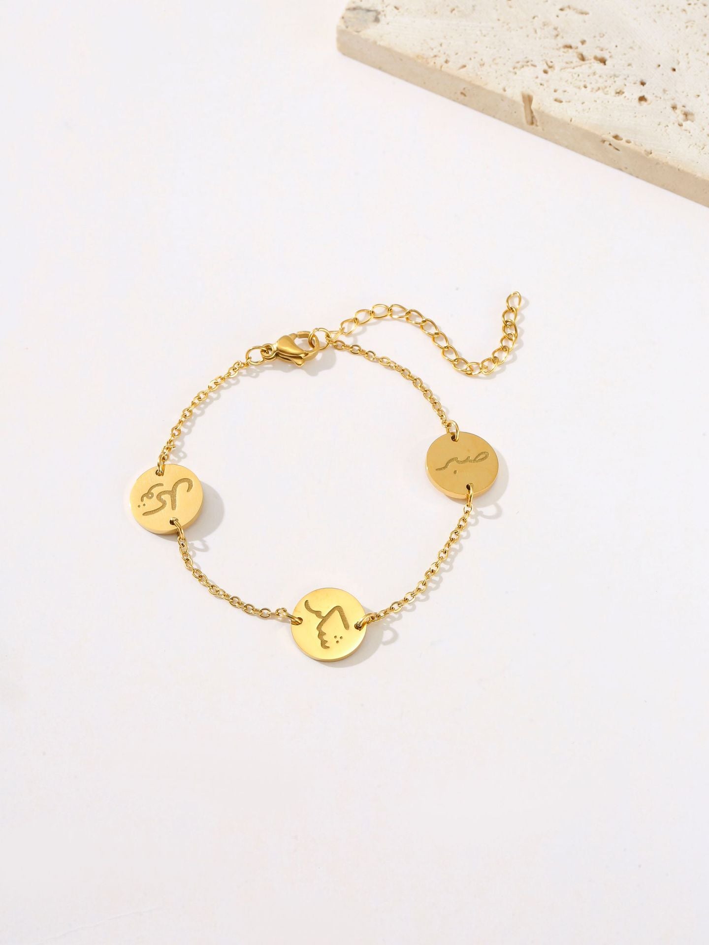 Hermoso Collar de oro 18 K con dije de luna, con símbolos árabes a elección