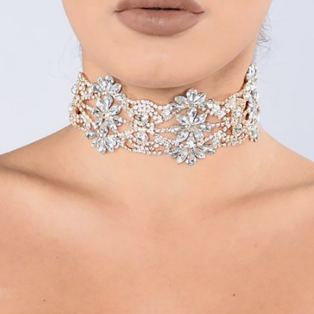 Collar Geométrico ancho en piedras imitación diamantes, en diseño De Flores en dorado y plateado