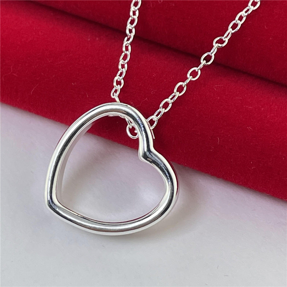 Collar De Corazón en color plata, hermoso collar con dije de corazón