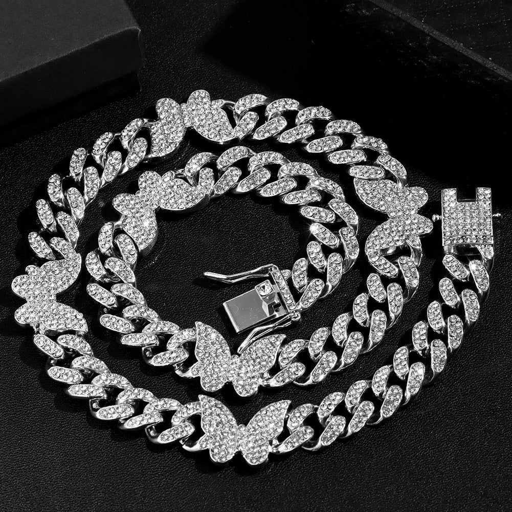 Cadena de eslabones cubanos sobre banda de diamantes de imitación, collar de mariposa tridimensional giratorio, joyería
