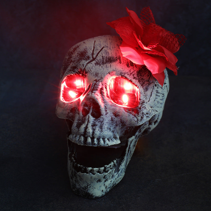 Mano esqueleto decorativo para Halloween, accesorios de decoración de jardín, luz LED, mano fantasma, mano con calavera, luz de enchufe