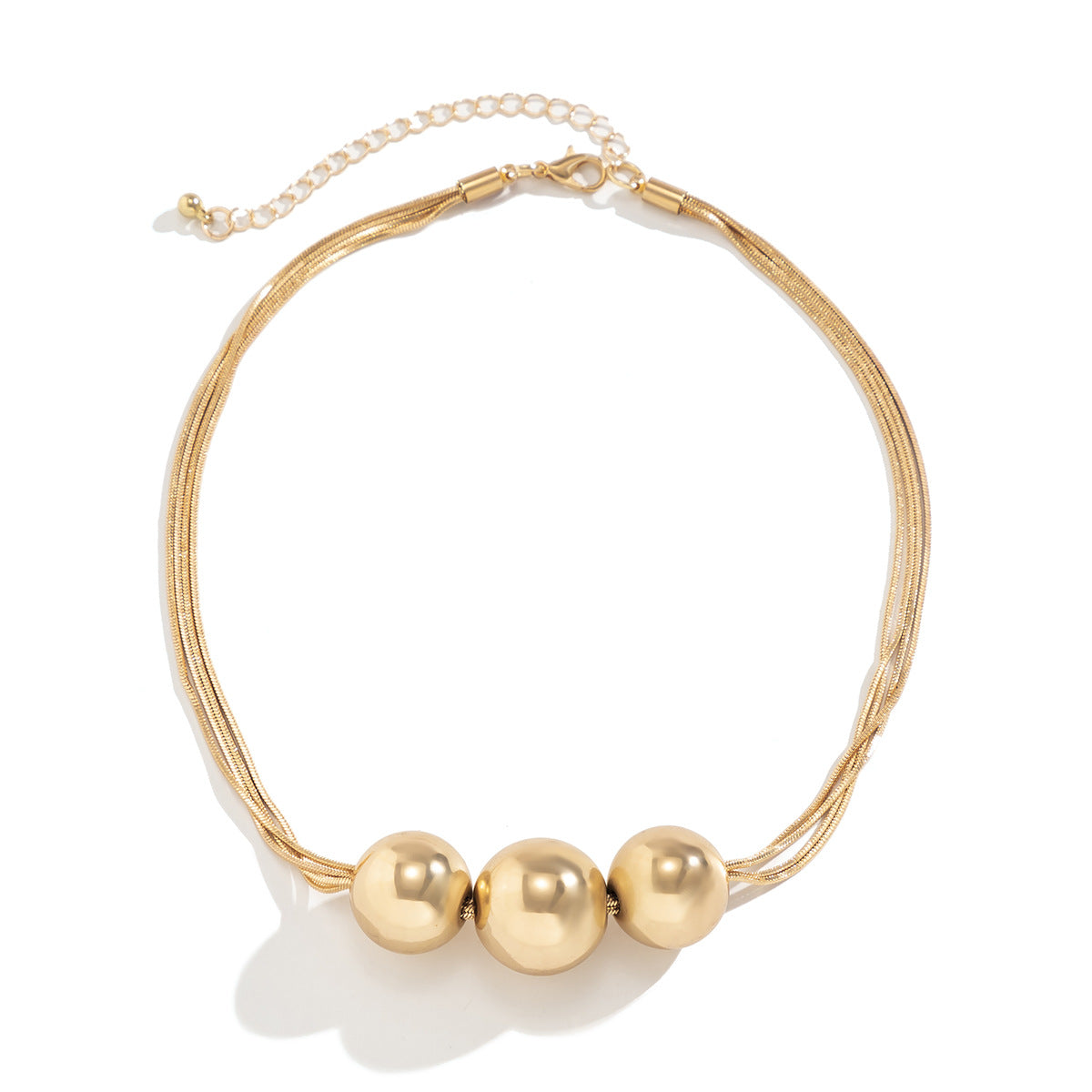 Collar multicapa con bola geométrica en dorado y plateado