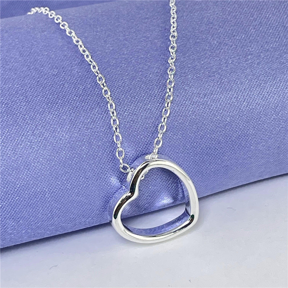 Collar De Corazón en color plata, hermoso collar con dije de corazón