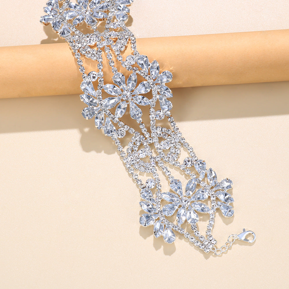 Collar Geométrico ancho en piedras imitación diamantes, en diseño De Flores en dorado y plateado