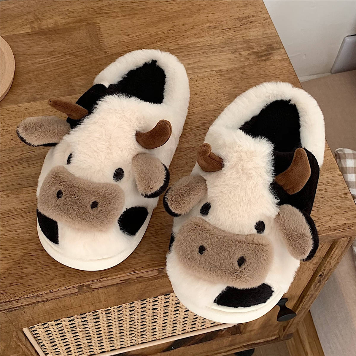 Pantuflas de diseño de vaca, pantuflas cálidas suaves y esponjosas para invierno
