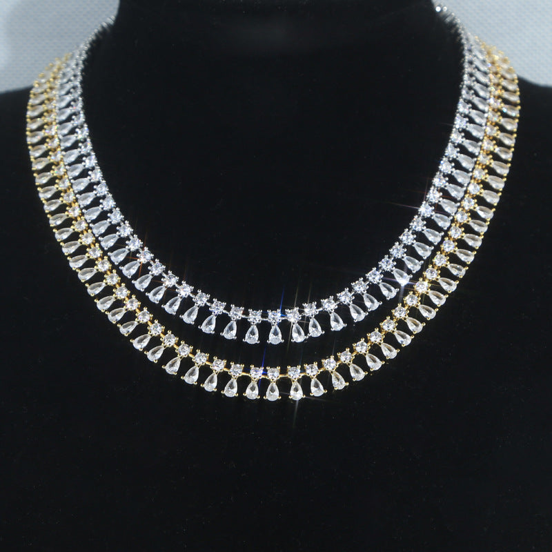 Collar de mujer con incrustaciones de circón