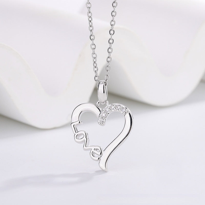 Collar con colgante de acero de titanio con diseño de corazón creativo LOVE
