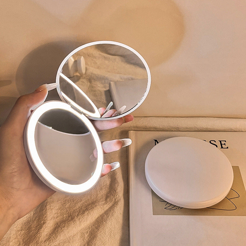 Espejo cosmético portátil con luz LED para maquillaje.