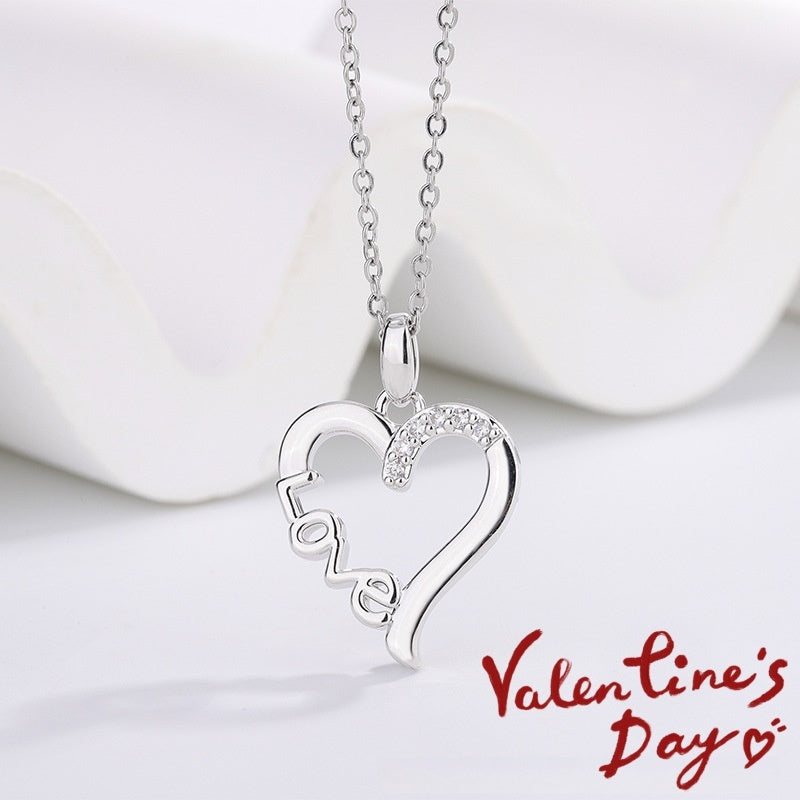 Collar con colgante de acero de titanio con diseño de corazón creativo LOVE
