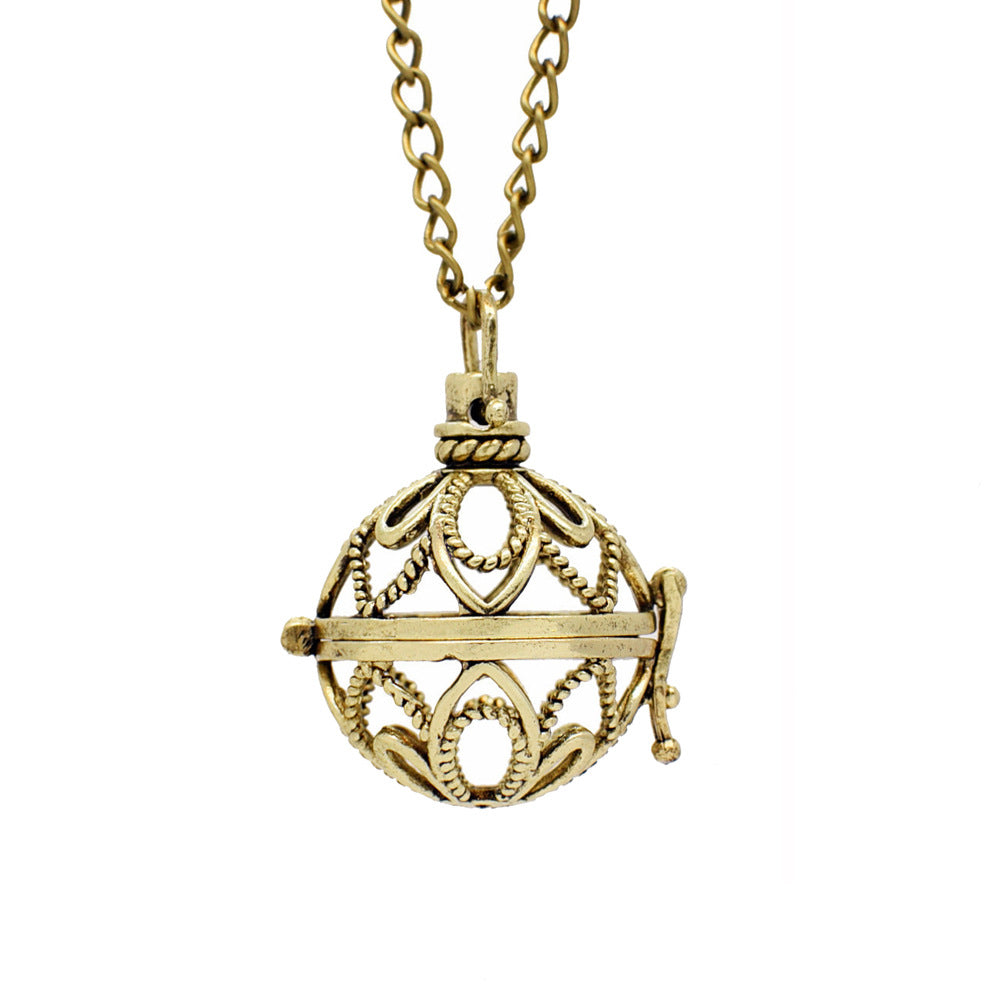 Colgante Artístico en Bronce Antiguo: Un Secreto Guardado en un Corazón