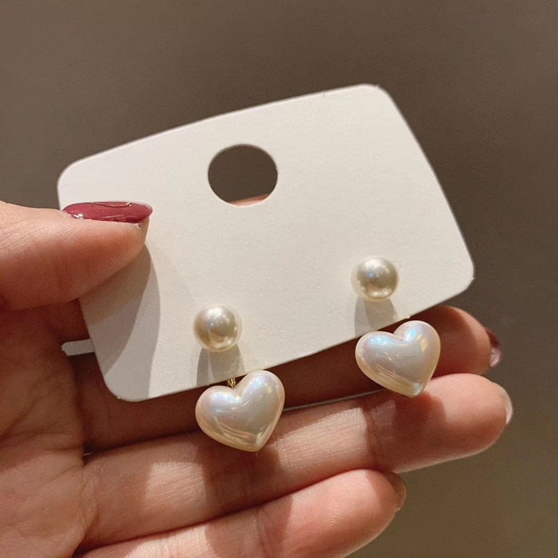 Pendientes de perlas de amor pequeños y simples con aguja de plata