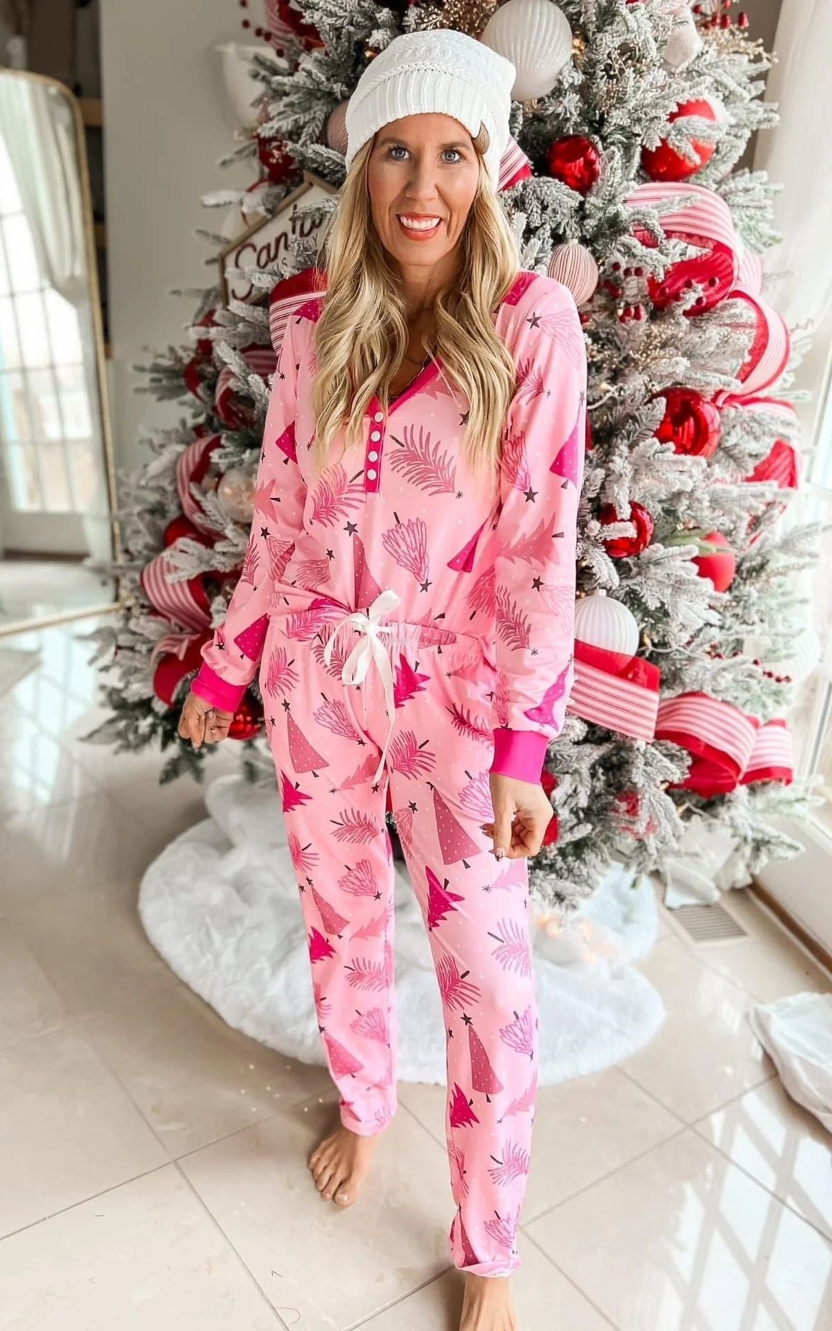 Conjunto de pijama navideño de dos piezas con botones y manga larga y estampado de árbol de Navidad