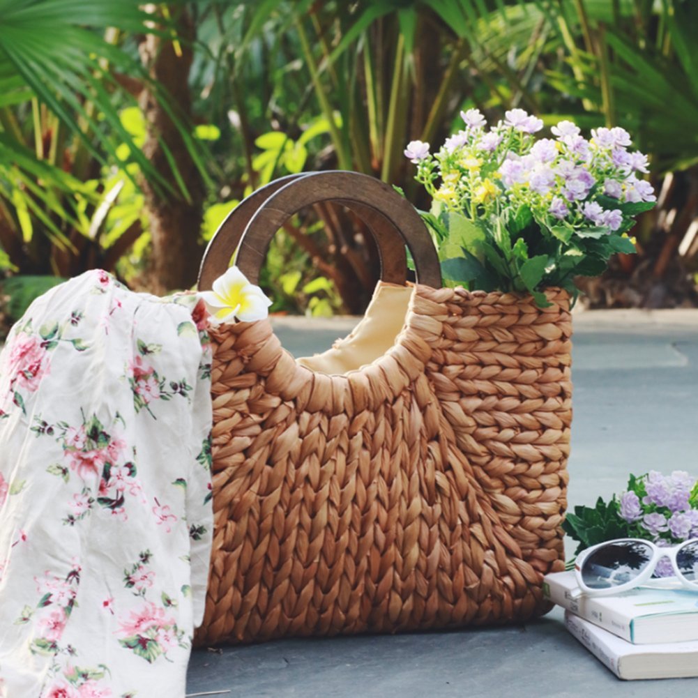 Bolsa de ratán para la playa, maravilloso bolso tejido en ratán, liviano y con un diseño exclusivo que adorna tu outfit para el mar y la arena.