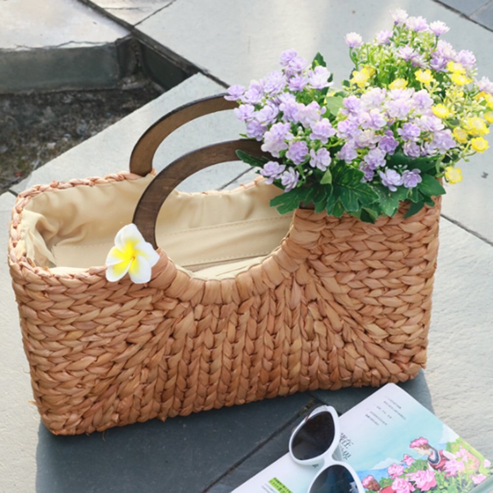 Bolsa de ratán para la playa, maravilloso bolso tejido en ratán, liviano y con un diseño exclusivo que adorna tu outfit para el mar y la arena.