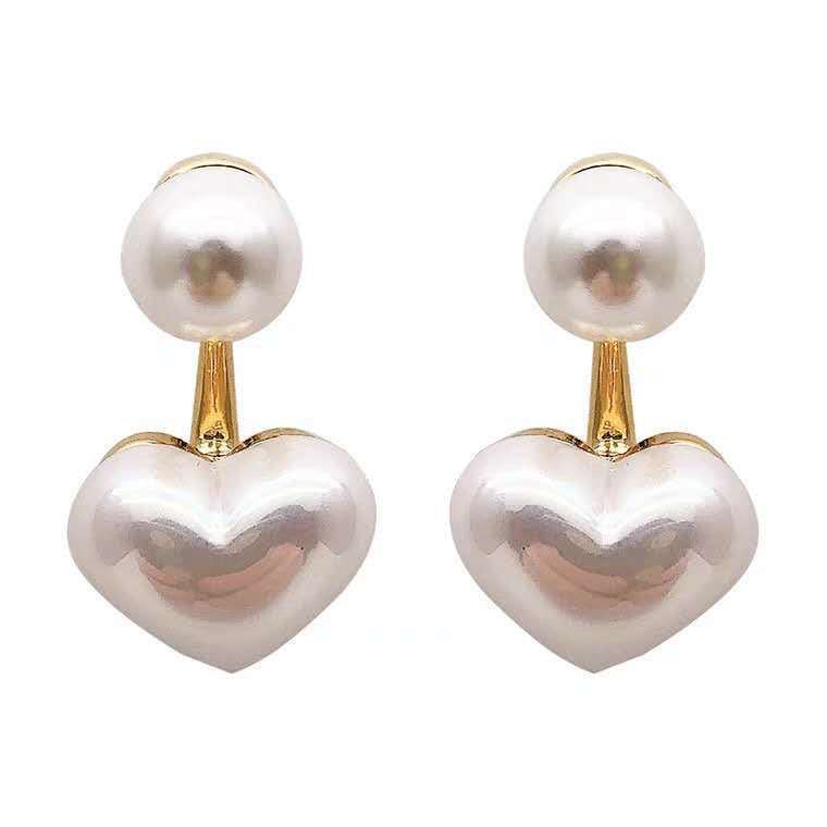 Pendientes de perlas de amor pequeños y simples con aguja de plata