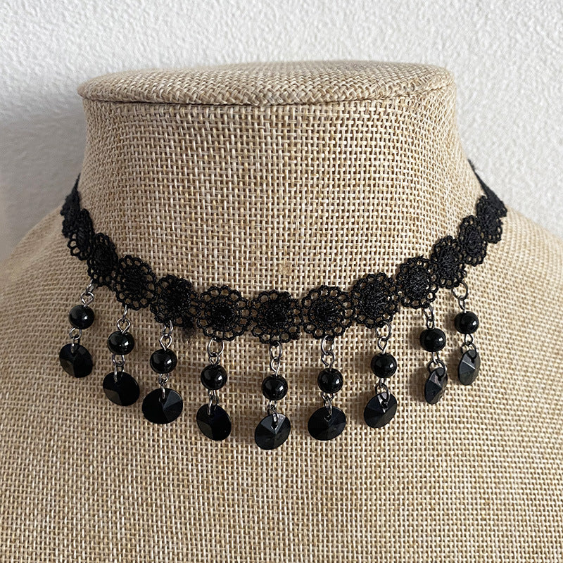 Collar de borlas de cinco puntas estilo gargantilla en distintos estilos color negro, excelente para tu outfit de noche