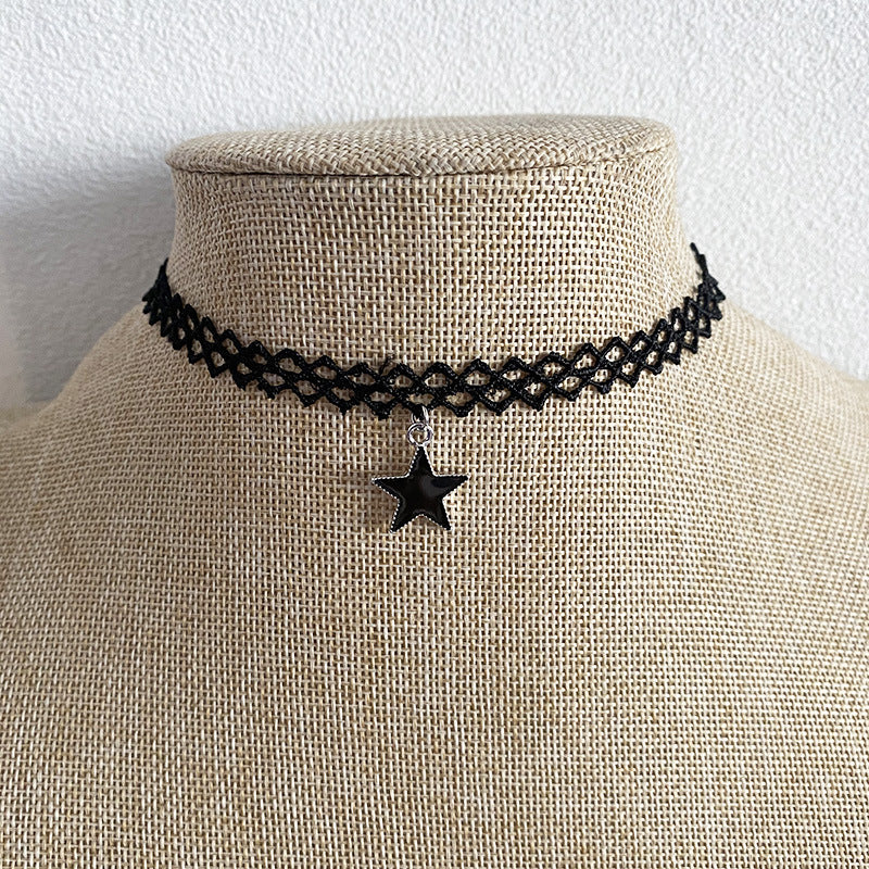 Collar de borlas de cinco puntas estilo gargantilla en distintos estilos color negro, excelente para tu outfit de noche