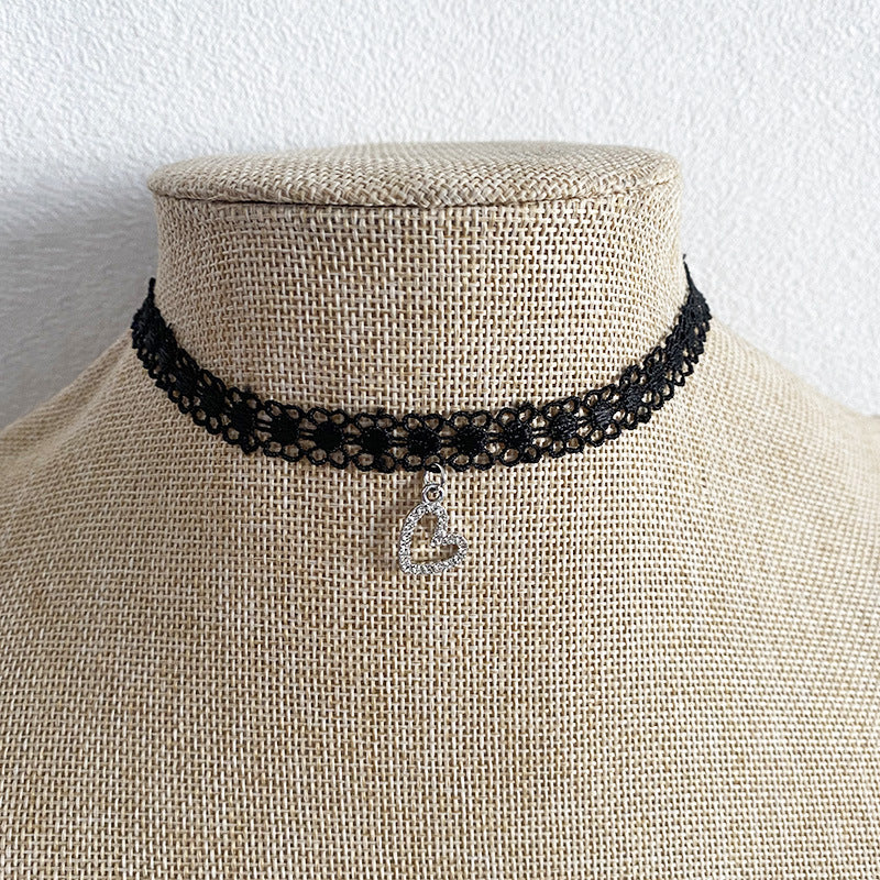 Collar de borlas de cinco puntas estilo gargantilla en distintos estilos color negro, excelente para tu outfit de noche