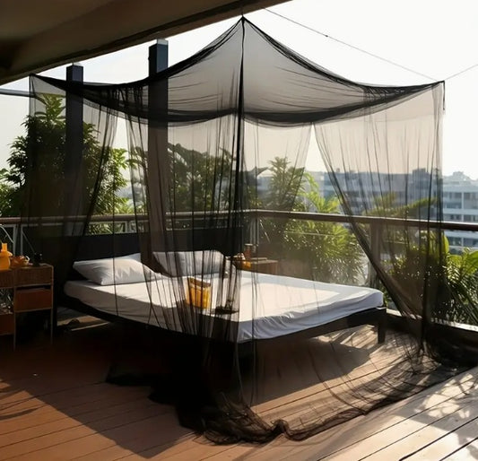Mosquitera de cuatro puertas para exteriores.
